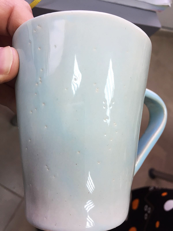taza con defecto de esmaltado